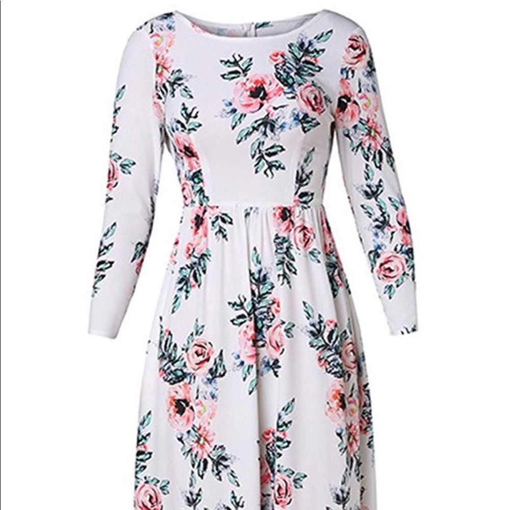 New White floral maxi dress w/ pockets!!